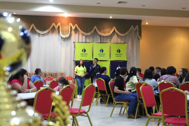 Entrega de Trofeo a CICH Noroccidente XXX Torneo Centroamericano Colegios de Ingenieros